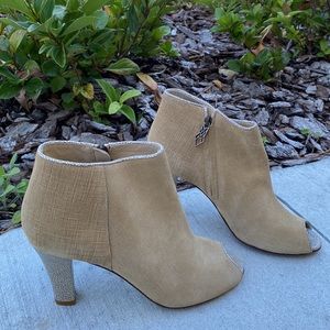 MARCHEZ VOUS BY YEARDLY LINEN BOOTIE SHOES SIZE 9 MSRP $170.00 BRAND NEW